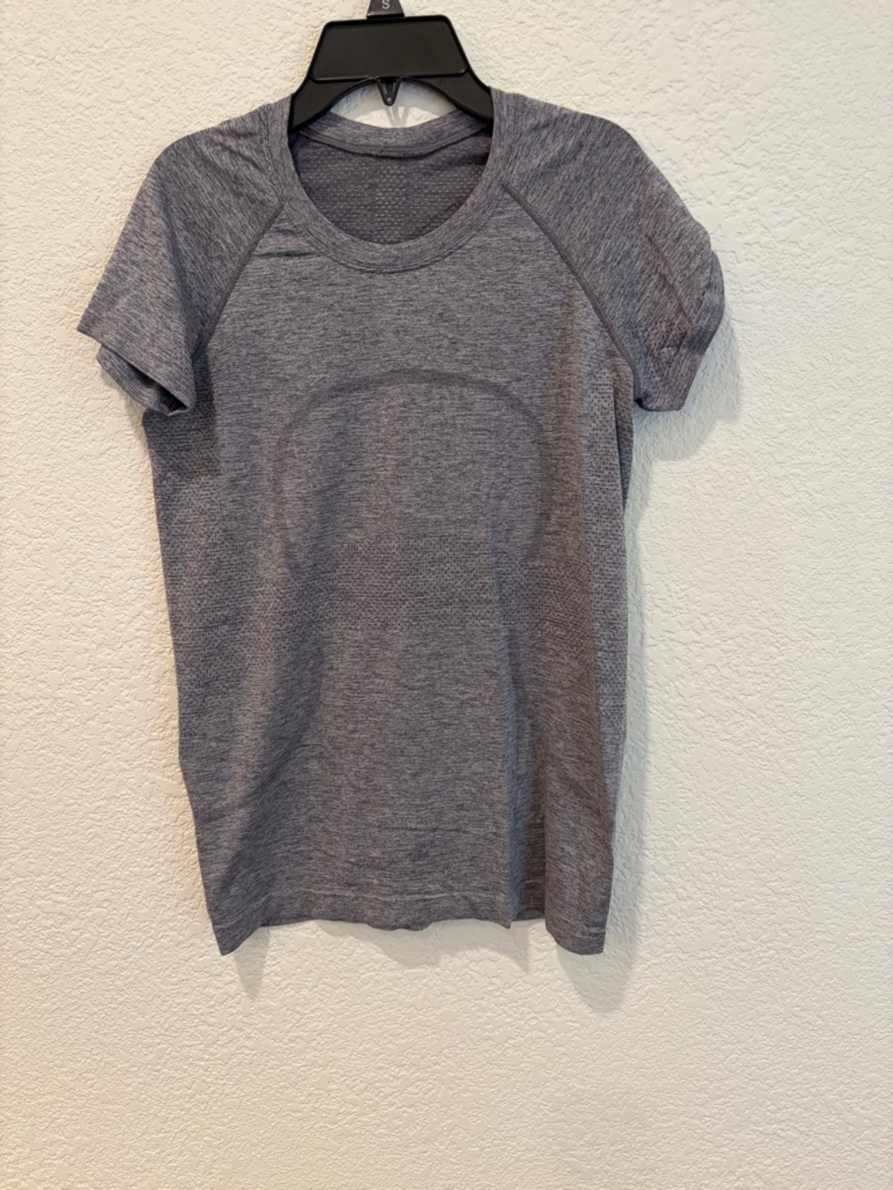 Lululemon Seamless Short Sleeve Top Gray  Workout Running Gym Tee  Size 8